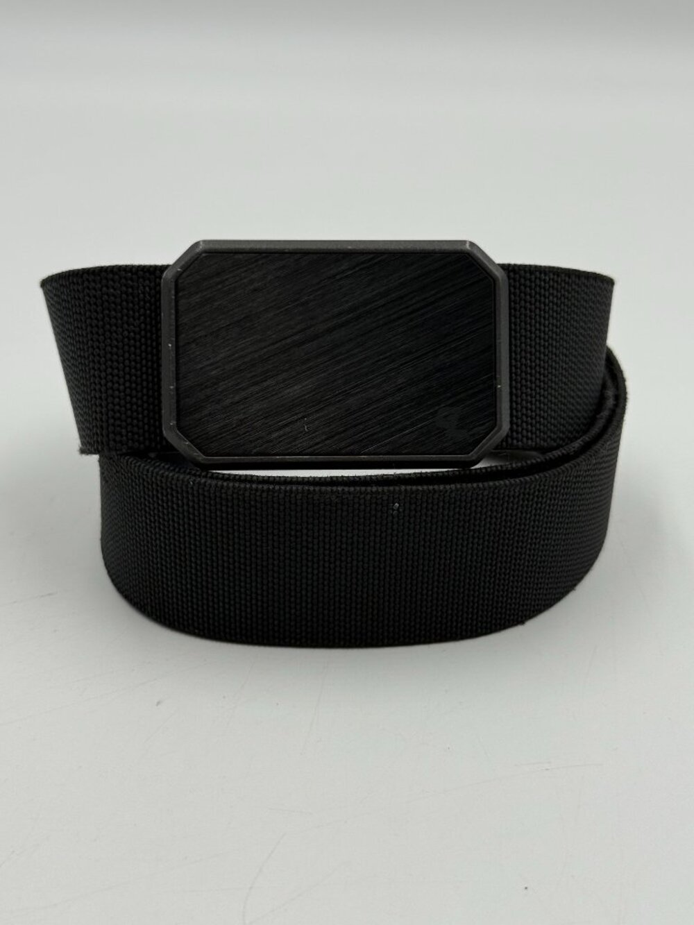 Groove Life Magnetic Belt Size Medium Adjustable Black Metal Buckle Some Wear